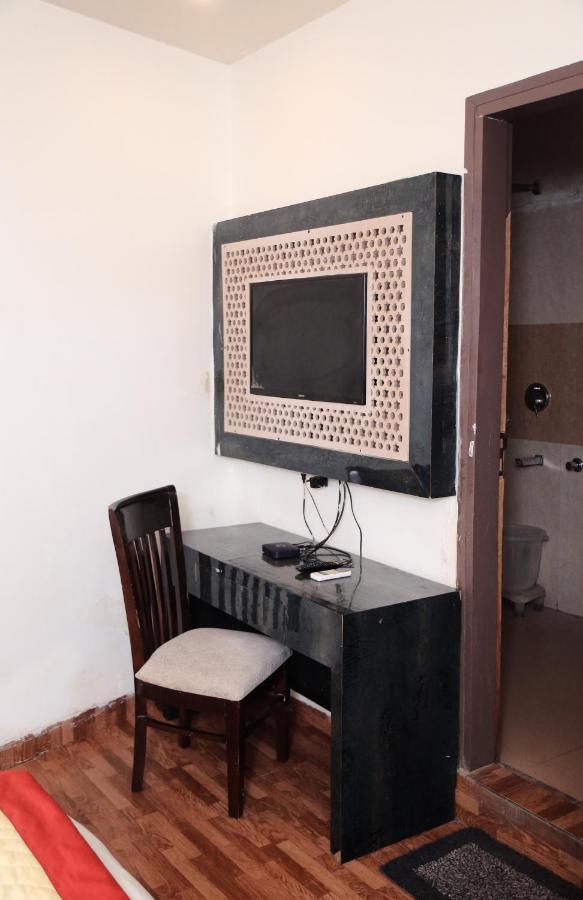 Hotel Plazzo Igi 뉴델리 외부 사진